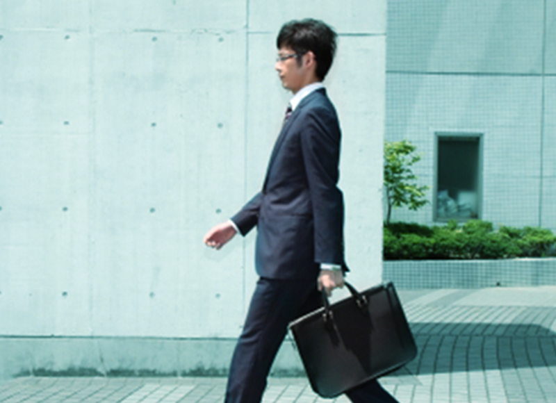 企業機密を持ち出す営業マン